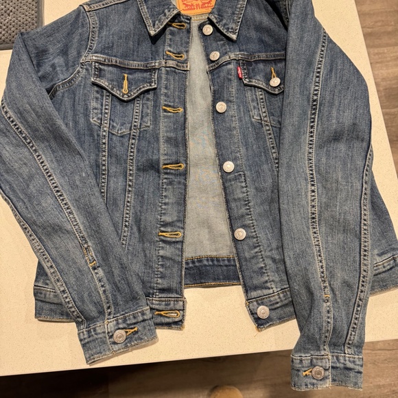 Women’s Levi’s Jean jacket - Picture 5 of 6